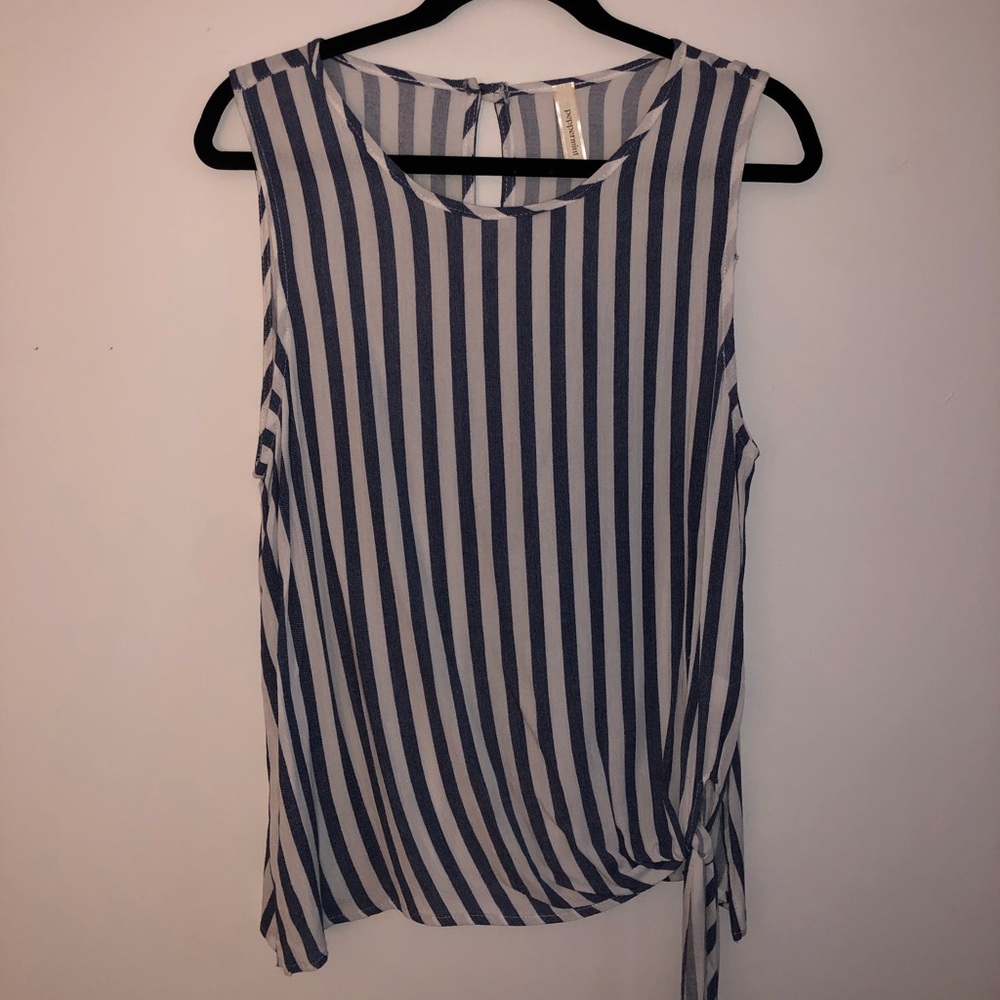 Loose tank top with knot